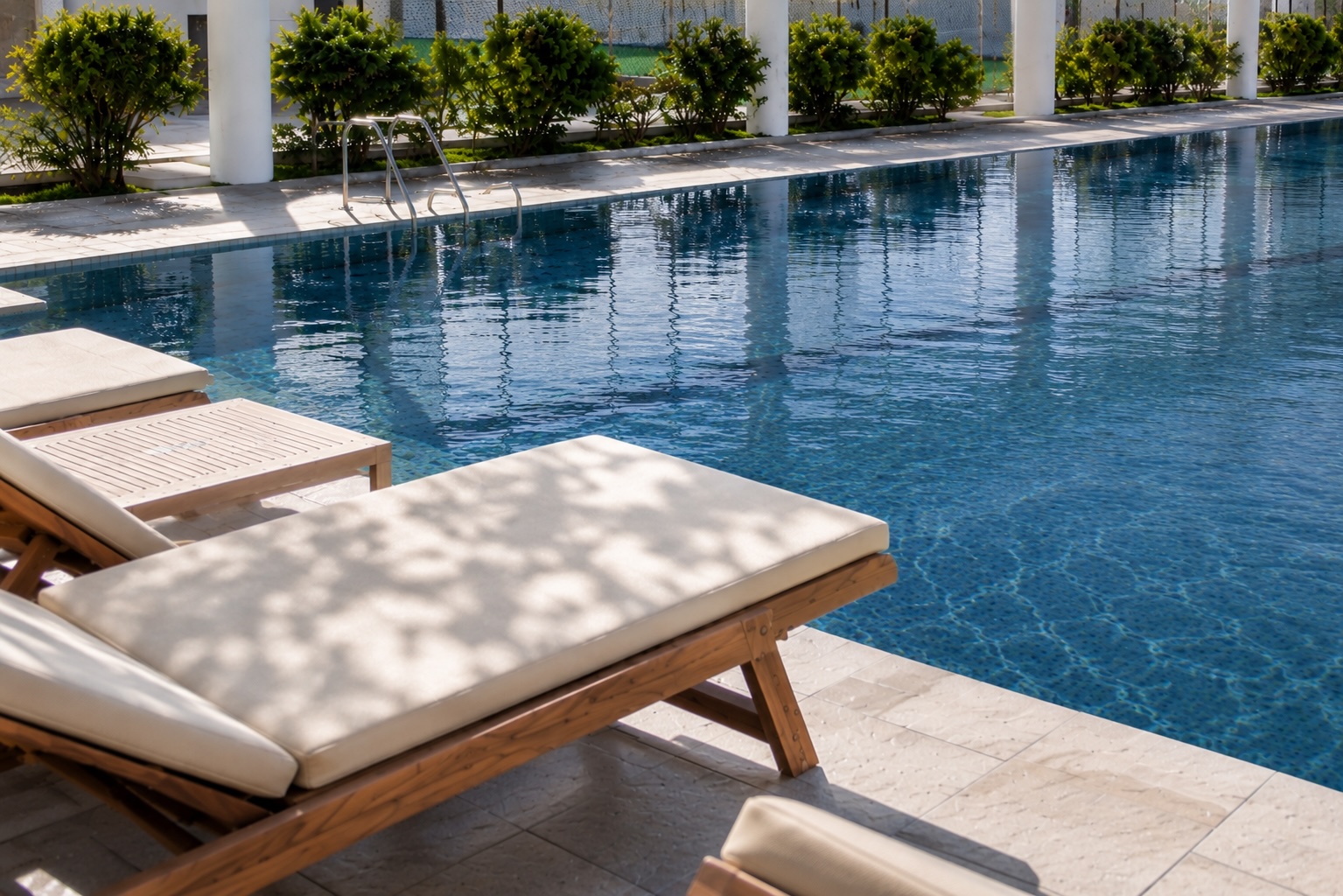 03-infinity-pool.jpg
