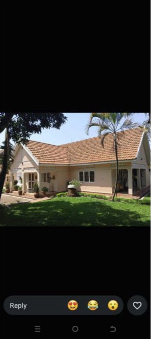 Classic 4-bedroom bungalow near Victoria Mall, Entebbe
