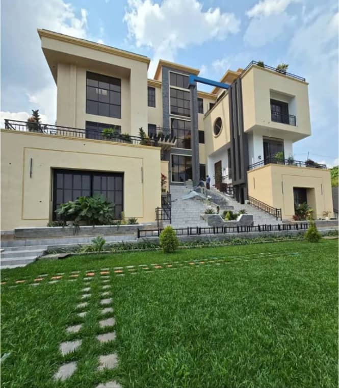 Brand-new 7-bedroom mansion off Entebbe Road in Bwebajja