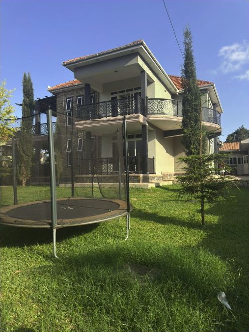 4-bedroom house with four staff quarters in Entebbe