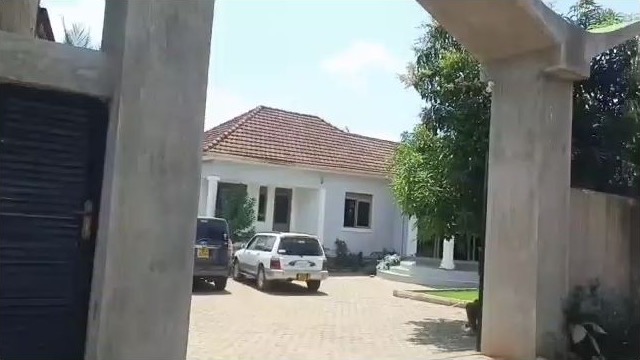 4-bedroom house with staff quarters on 25 decimals in Kira Kitukutwe