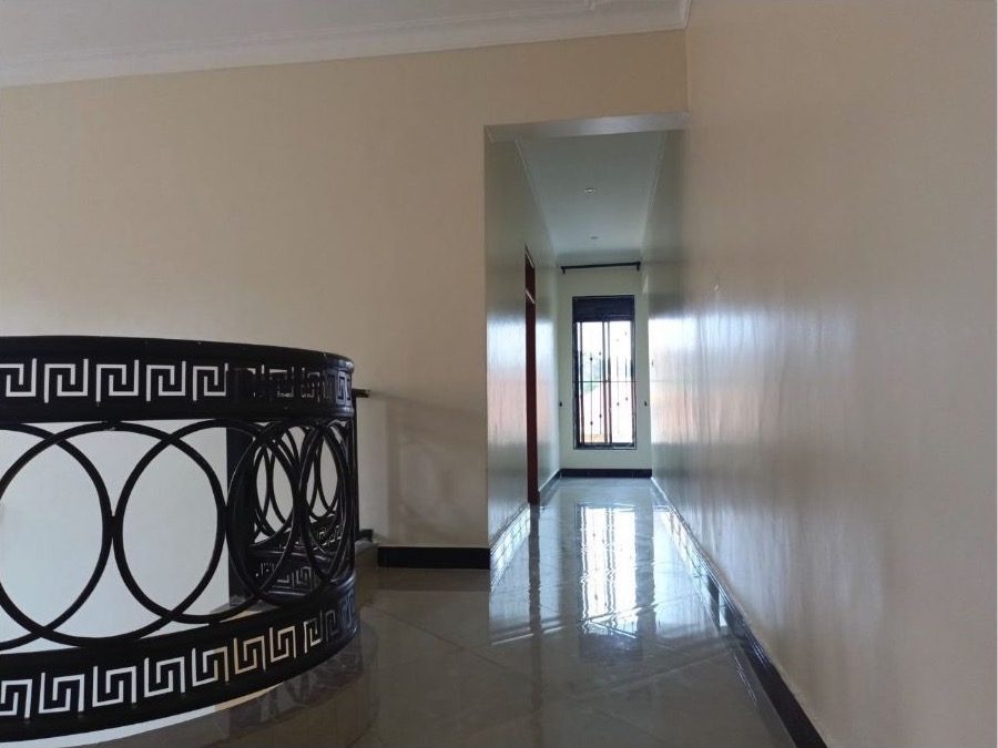 5-bedroom, 5-bathroom house on 13 decimals in Namugongo
