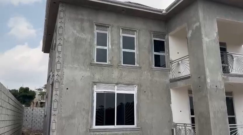 4-bed property for sale in Kira