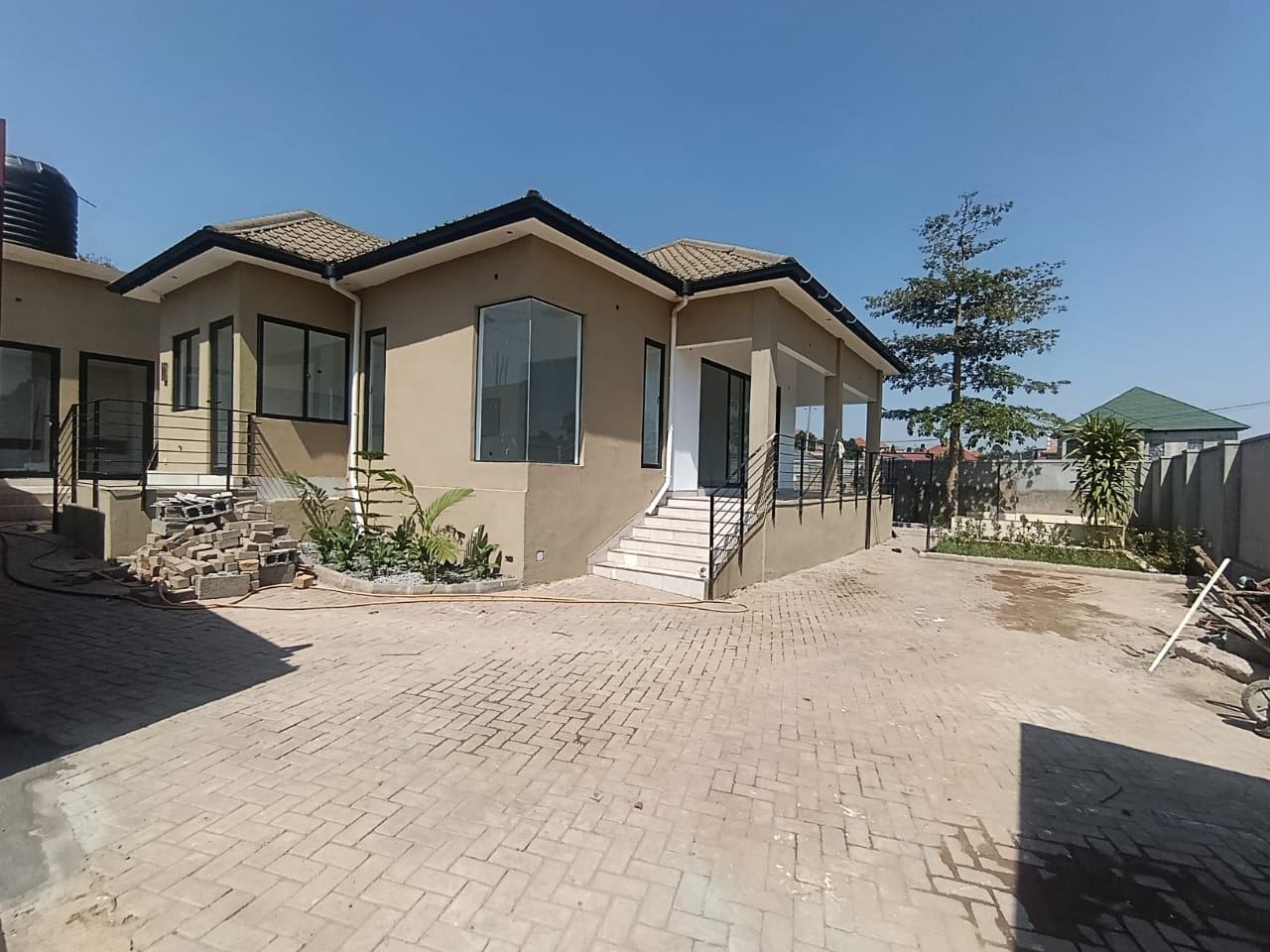 4-bed property for sale in Kira