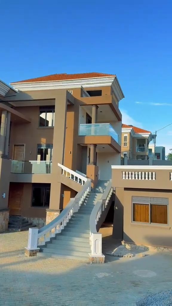 7-bed property for sale in Munyonyo