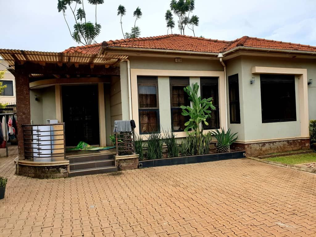 3-bed property for sale in Kira