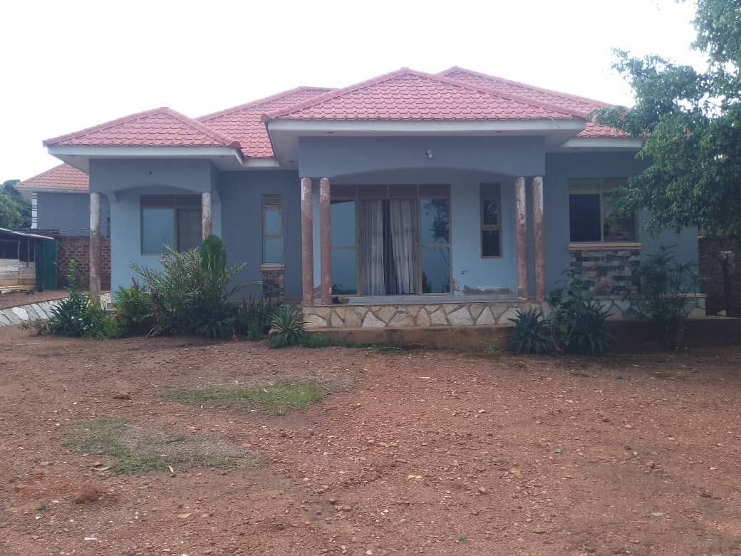 3-bed property for sale in Kira