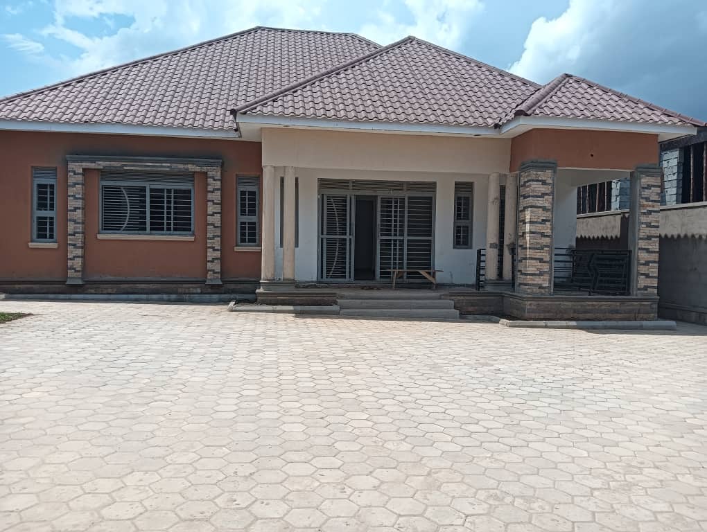 4-bed property for sale in Kyaliwajjala