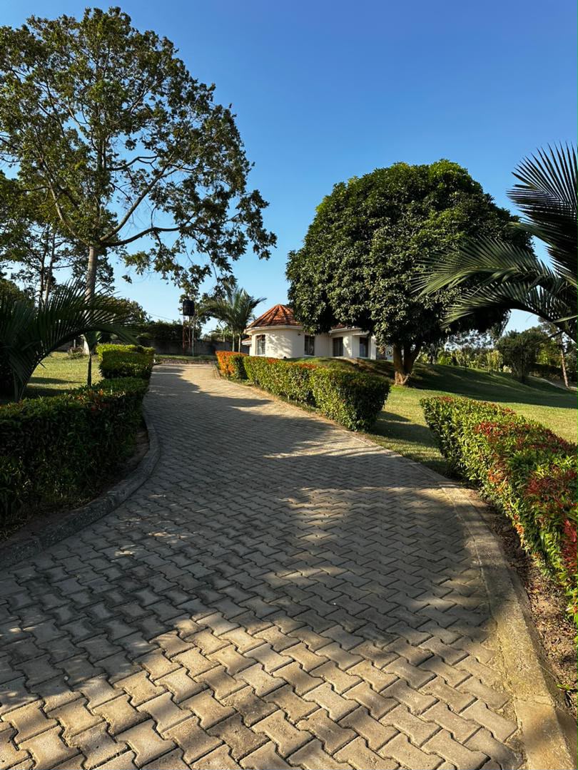 4-bed property for sale in Kira