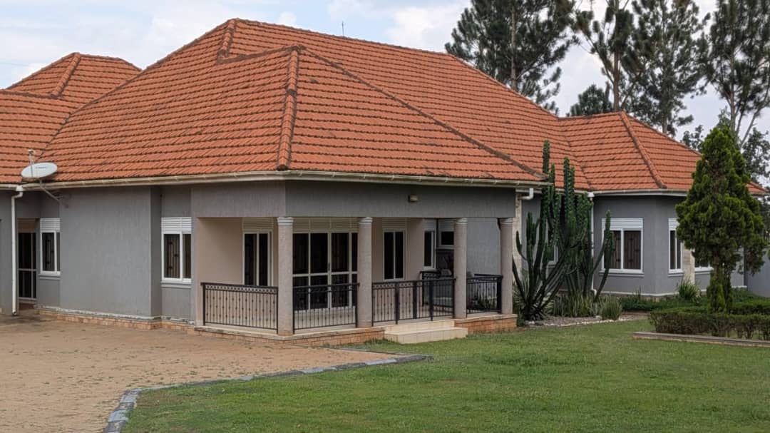 5-Bed property for sale in Kira