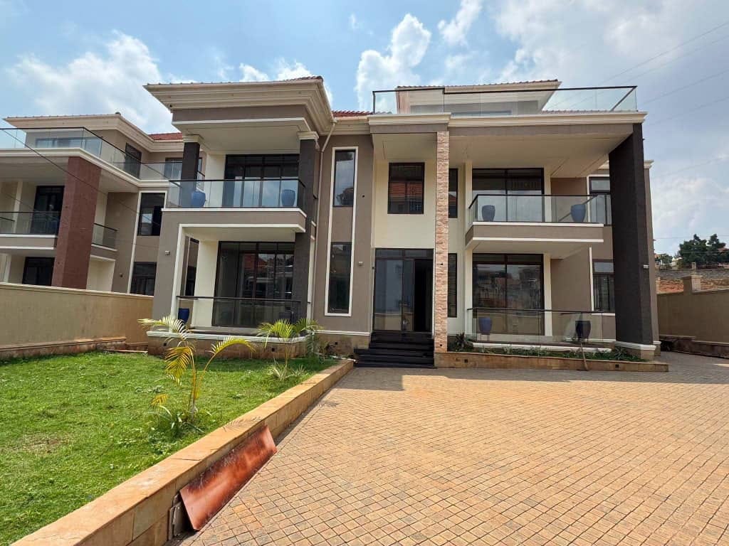6-Bed property for sale in Kyambogo