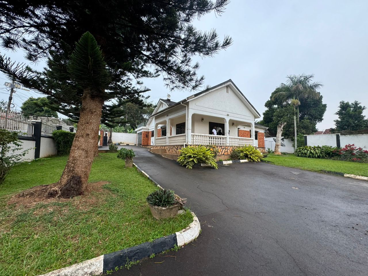 4-Bed property for sale in Muyenga