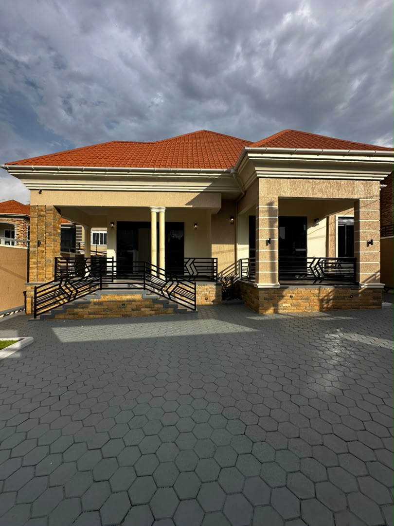 4-bed house for sale in Kimwanyi