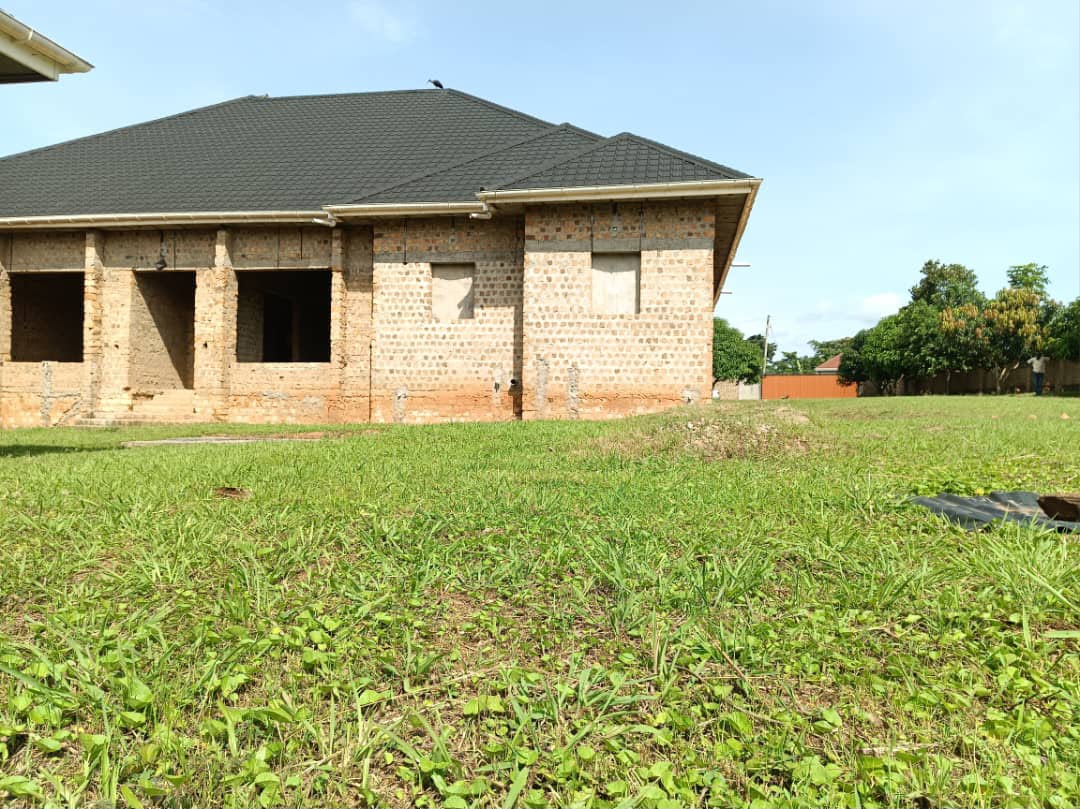 4-Bed property for sale in Mukono