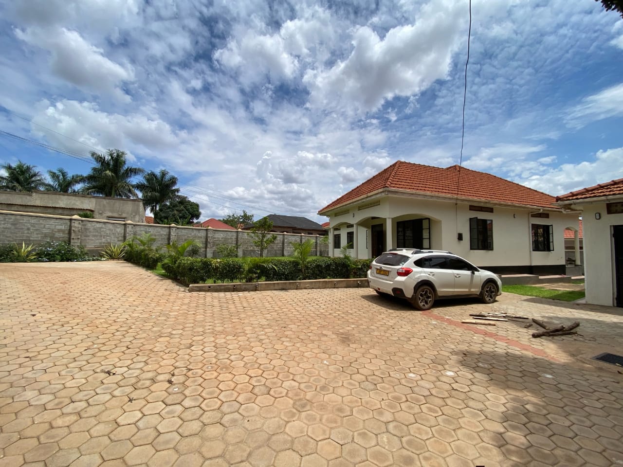 4-bedroom bungalow for sale in Kyanja