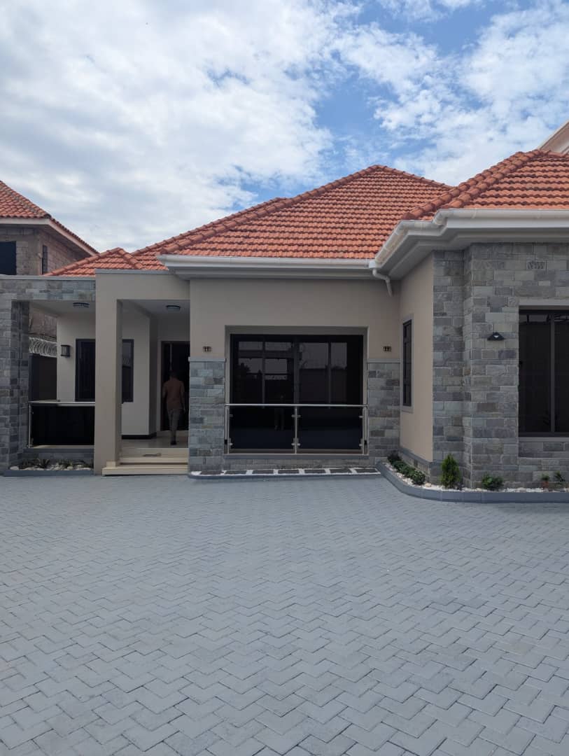 4-bedroom house for sale in Kira-Mulawa