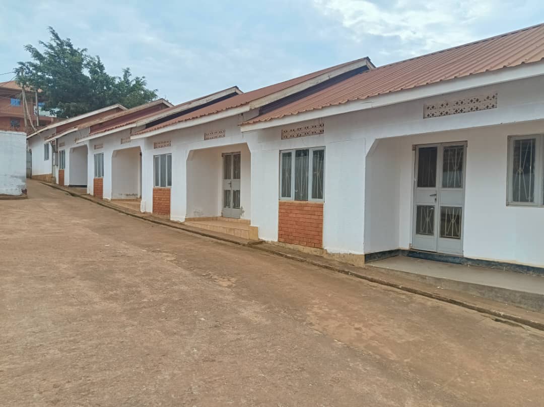 Rental units and shops for sale in Seeta
