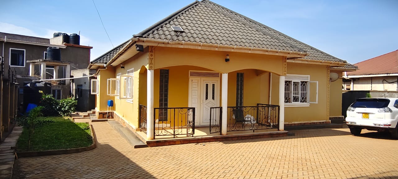 4-Bed property for sale in Buwaate