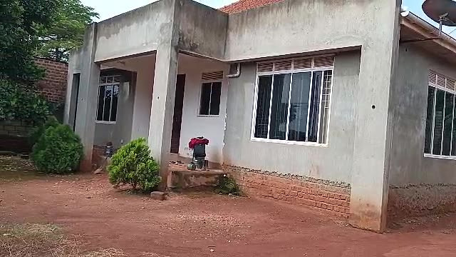 4-Bed property for sale in Kitukutwe